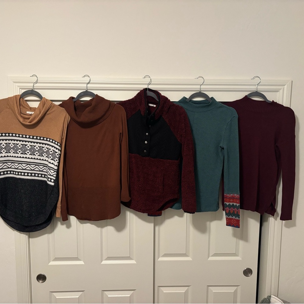 Women’s set of Five Cozy Mixed Knit Sweaters - Assorted Colors